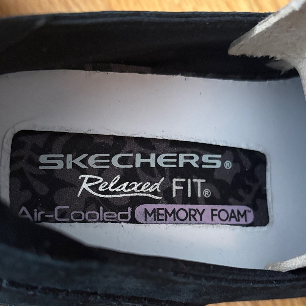 NEW Skechers Women's Black Suede Loafers. Relaxed fit. Cooled Memory Foam. - Picture 4 of 5